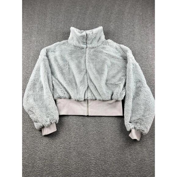 Jackets & Blazers - Women's Light Gray Faux Fur Cropped Jacket with Ribbed Hem and Cuffs Size‎ Small